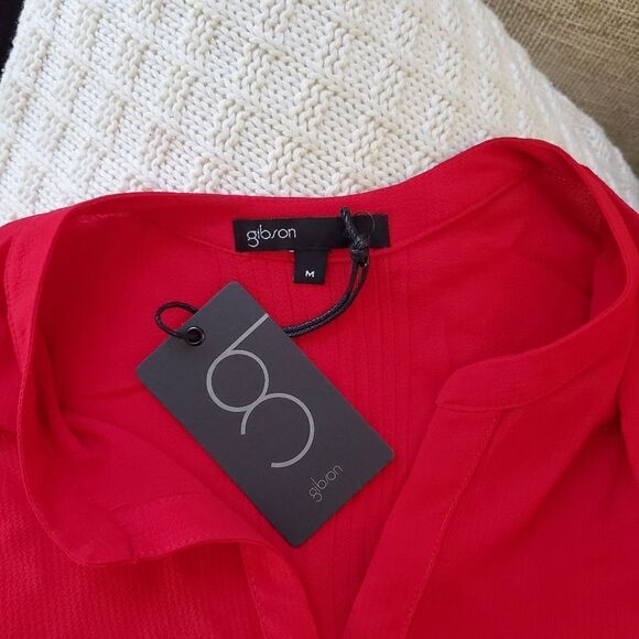 NEW! Gibson | Back Pleat Blouse - size Medium in Red - Picture 11 of 13